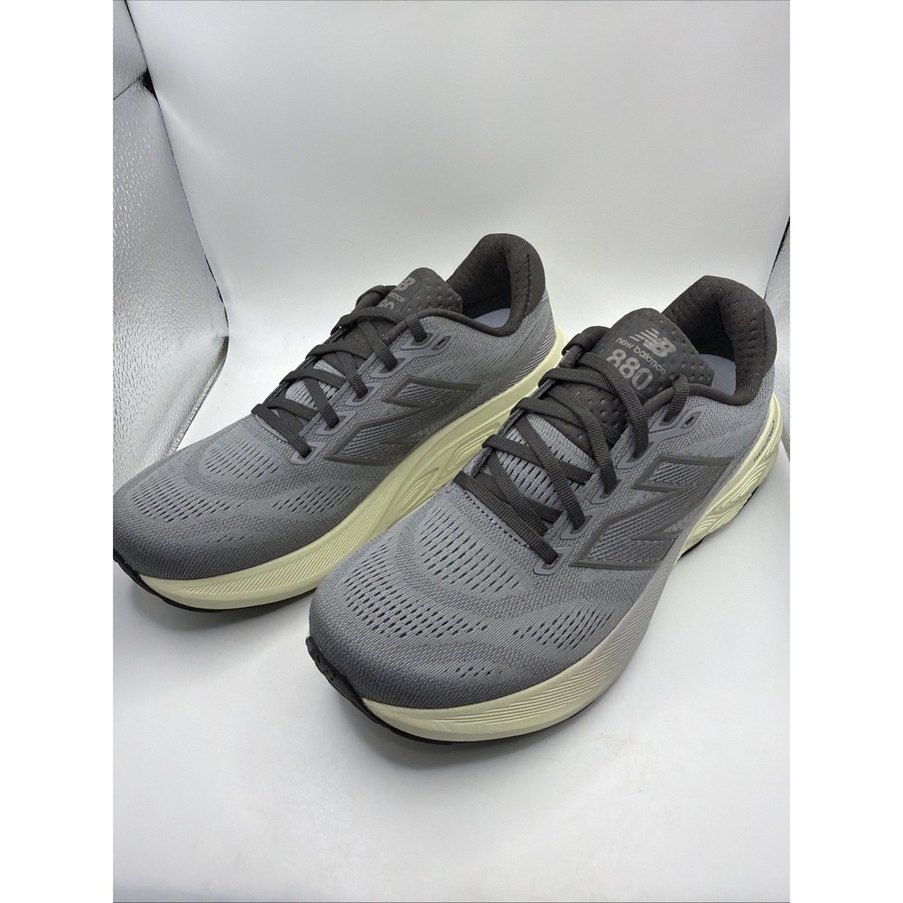 New Balance Men's Running Shoe. 880V15 Grey/Grey. Size 10D. New